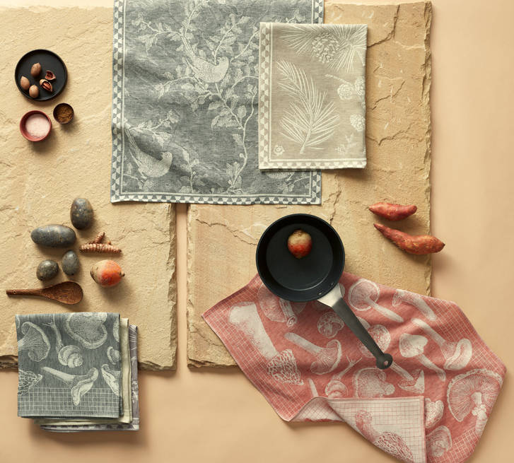 A seasonal selection full of atmosphere from Leitner Leinen. A seasonal selection full of atmosphere from Leitner Leinen.